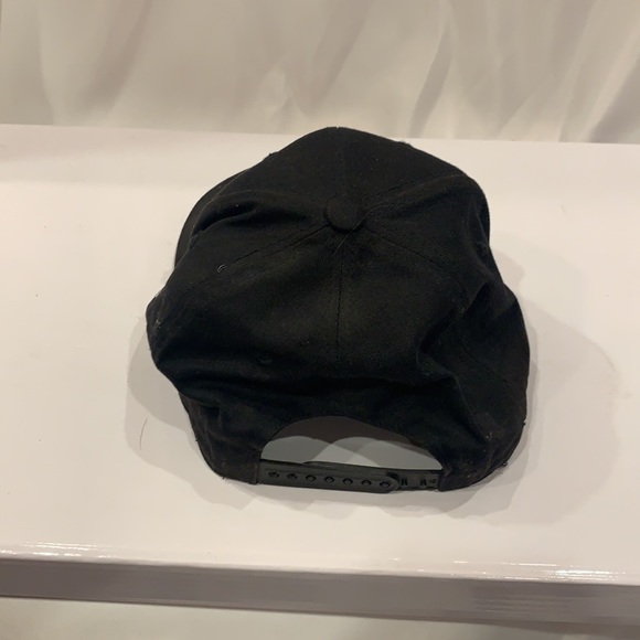 Dirty cap - Picture 3 of 5